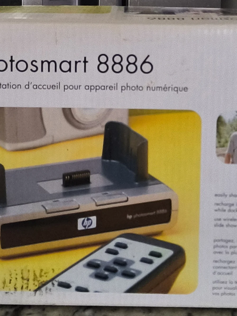 HP PhotoSmart 8886 Docking Station in White and Black